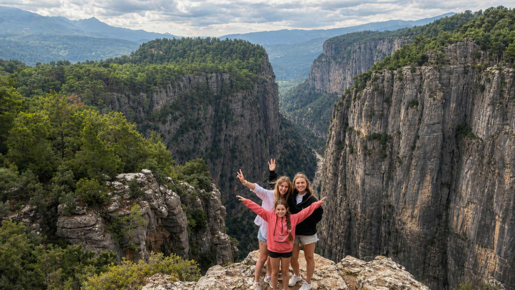 Alanya 3-in-1 Tour: Tazı Canyon, Rafting and Zipline